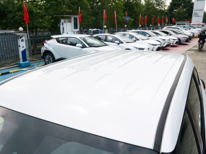 2021款2.5L HEV两驱精英版 车顶