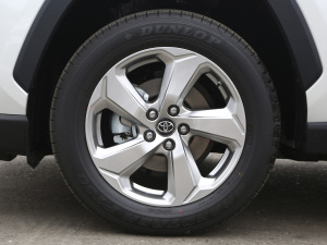 2021款双擎 2.5L CVT两驱精英版 轮圈