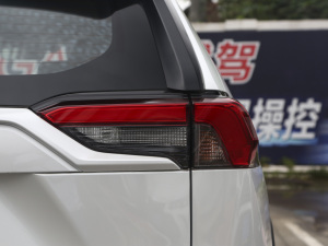 2021款双擎 2.5L CVT两驱精英版 尾灯