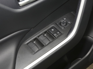 2021款双擎 2.5L CVT两驱精英版 主驾车窗控制区	