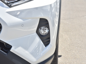 2021款双擎 2.5L CVT四驱旗舰版 前雾灯