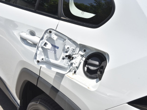 2021款双擎 2.5L CVT四驱旗舰版 油箱盖