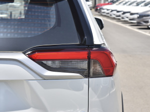 2021款双擎 2.5L CVT四驱旗舰版 尾灯
