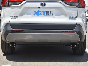 2021款双擎 2.5L CVT四驱旗舰版 排气管