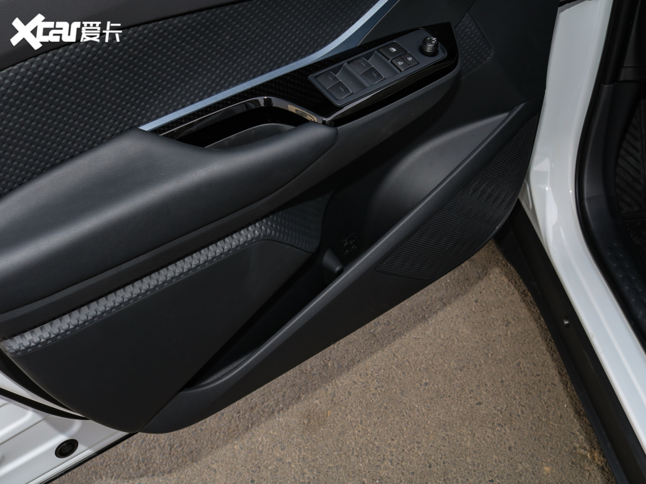 2021ȝIZOAp p 2.0L Y