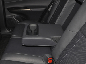2022款双擎 2.5L CVT四驱尊享版 中央扶手箱