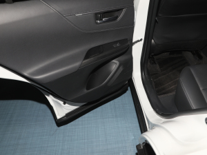 2022款2.0L CVT两驱豪华版 后门储物空间