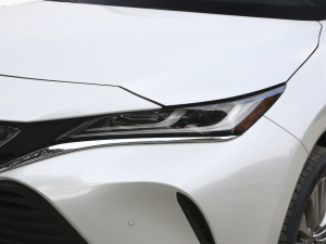 2022款双擎 2.5L CVT四驱尊享版 大灯
