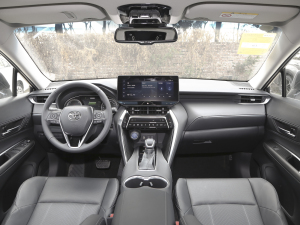 2022款双擎 2.5L CVT四驱尊享版 内饰全景