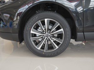 2022款双擎 2.5L CVT两驱豪华版 轮圈