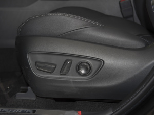 2022款双擎 2.5L CVT两驱豪华版 主驾驶座椅调节