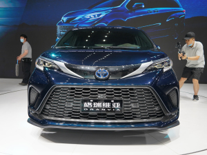 2022款2.5L混动 旗舰版 正前