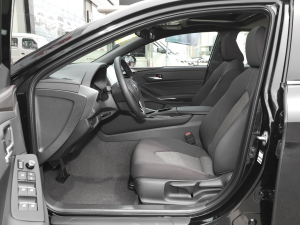 2022款2.0L 进取版 前排空间