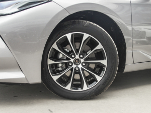 2022款2.5L 进取版 轮圈