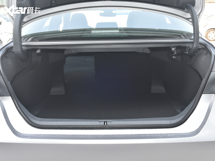 2022p p 2.5L XLEF