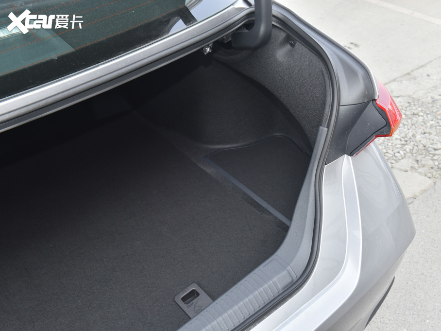 2022p p 2.5L XLEF