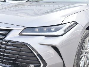 2022款双擎 2.5L XLE尊贵版 大灯