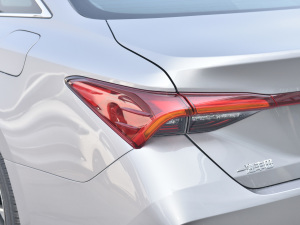 2022款双擎 2.5L XLE尊贵版 尾灯