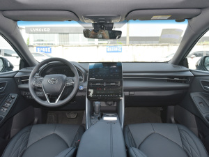 2022款双擎 2.5L XLE尊贵版 内饰全景