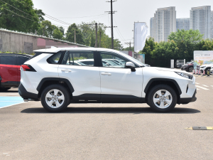2022款2.0L CVT两驱都市版 正侧（右）