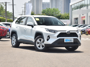 2022款2.0L CVT两驱都市版 右前45度