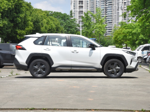 2022款2.0L CVT四驱风尚版 正侧（右）