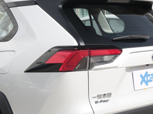 2022款双擎 2.5L CVT四驱精英Plus版 尾灯