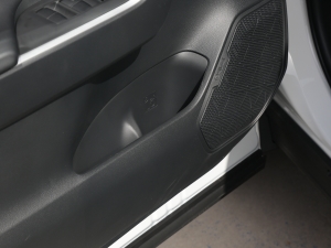 2022款双擎 2.5L CVT四驱精英Plus版 前门储物空间