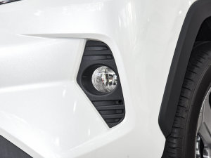 2022款双擎 2.5L CVT两驱精英版 前雾灯