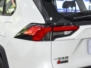 2022款双擎 2.5L CVT两驱精英版 尾灯