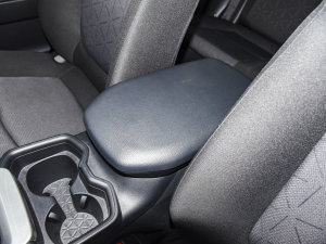 2022款双擎 2.5L CVT两驱精英版 中央扶手箱