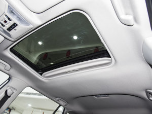 2022款双擎 2.5L CVT两驱精英版 天窗
