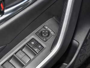 20222.5L 򌾫ӢPro п؅^