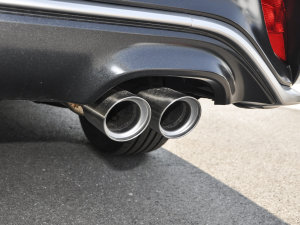 2022款2.5L HEV四驱精英版 排气管