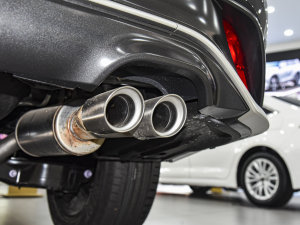 2022款2.5L HEV四驱豪华版 排气管
