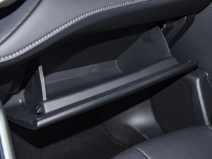 2022款2.5L HEV四驱豪华版 手套箱