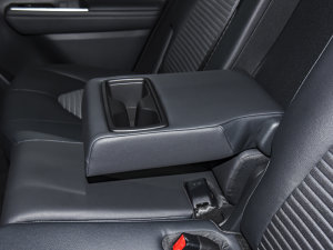 2022款2.5L HEV四驱豪华版 后排中央扶手