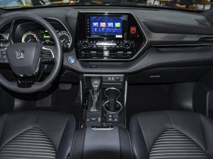 2022款2.5L HEV四驱豪华版 中控台