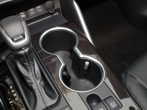 2022款2.0T 劲耀版 前排杯架