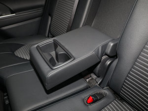 2022款2.0T 劲耀版 后排中央扶手