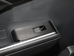 2022款2.0T 劲耀版 后排车窗控制区