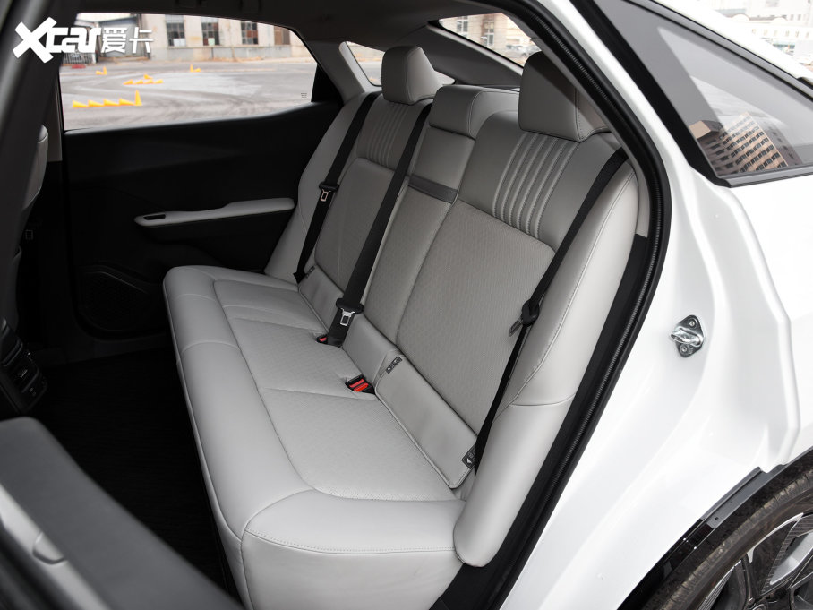 2023SbZ3 616km LmPremium