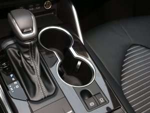 2023款2.5L HEV四驱尊贵版 前排杯架