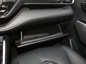 2023款2.5L HEV四驱尊贵版 手套箱