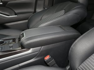 2023款2.5L HEV四驱尊贵版 中央扶手箱