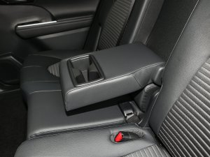 2023款2.5L HEV四驱尊贵版 后排中央扶手