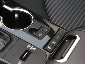 2023款2.5L HEV四驱尊贵版 驻车制动器