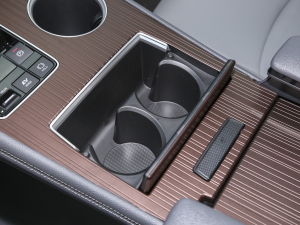 2023款2.5L混动 豪华版 前排杯架