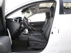 2023款2.0L 尊享版 前排空间