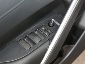 2023款2.0L 先锋版 主驾车窗控制区	